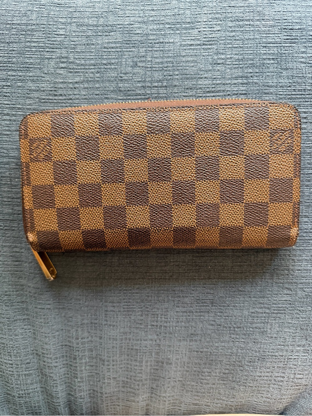 Louis Vuttion Zippy Wallet
